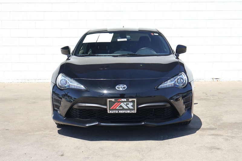 Toyota 86 Vehicle Full-screen Gallery Image 02