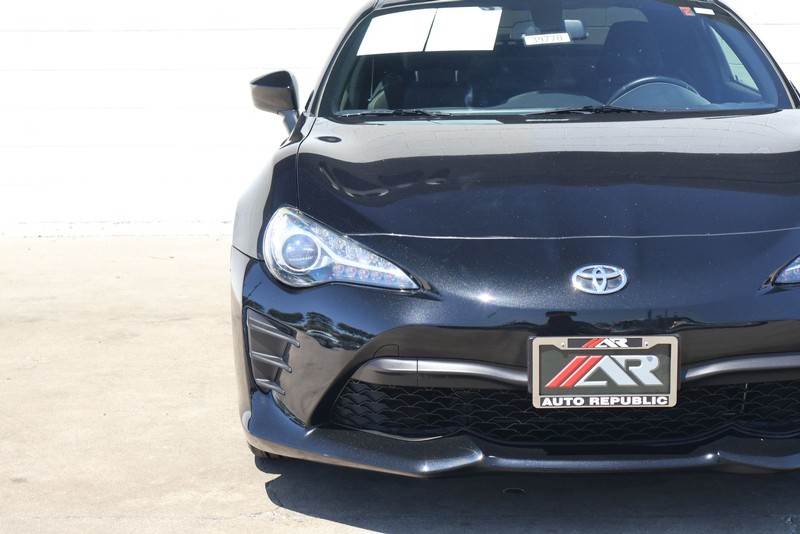 Toyota 86 Vehicle Full-screen Gallery Image 03