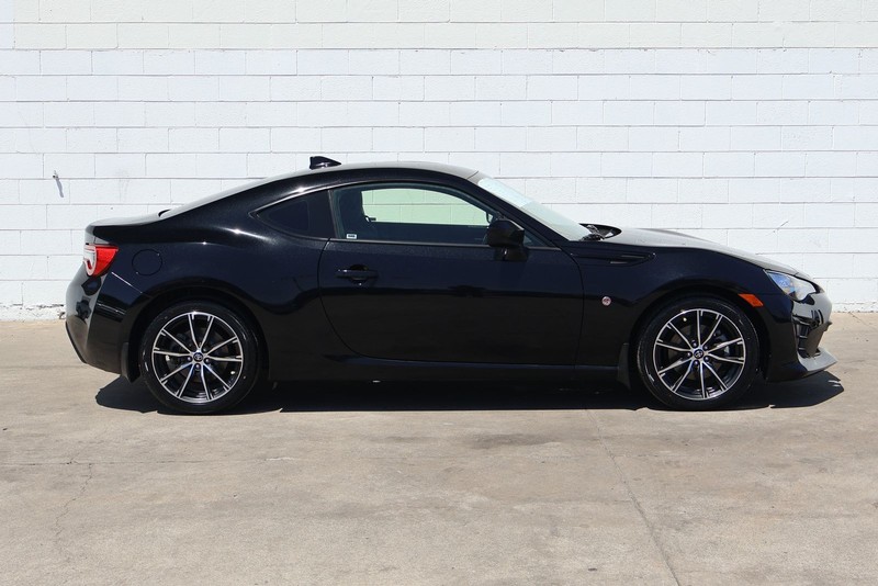 Toyota 86 Vehicle Full-screen Gallery Image 04
