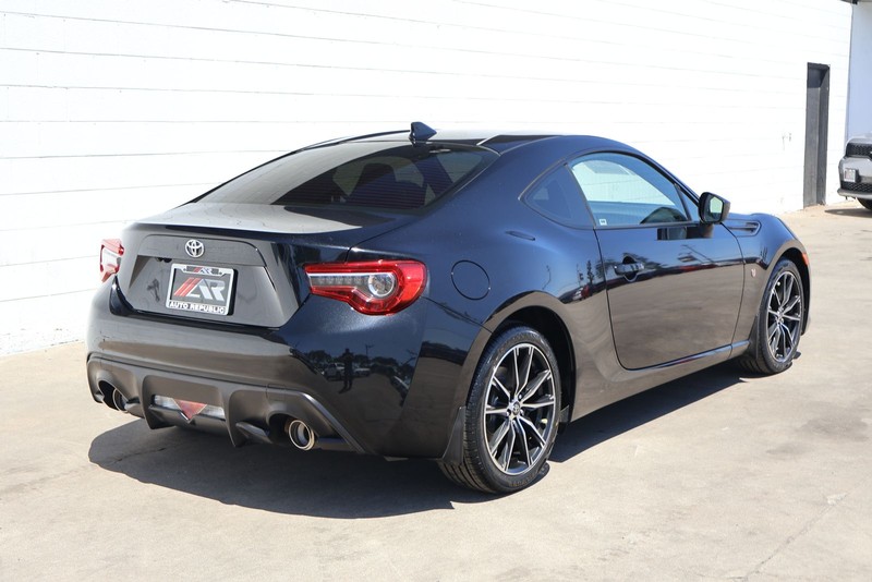 Toyota 86 Vehicle Full-screen Gallery Image 05