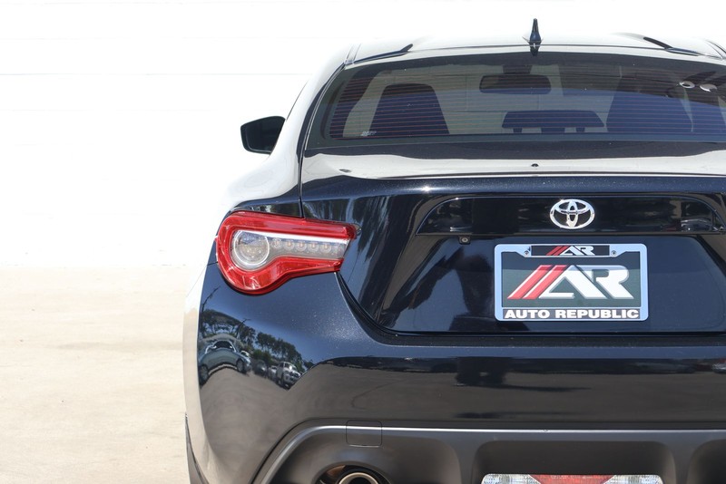 Toyota 86 Vehicle Full-screen Gallery Image 07