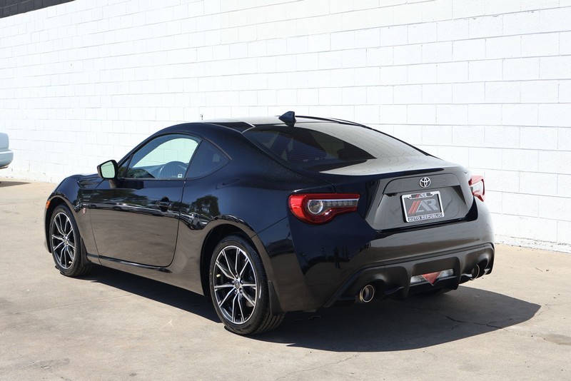 Toyota 86 Vehicle Full-screen Gallery Image 09