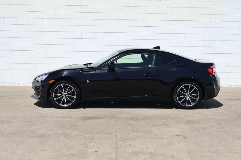 Toyota 86 Vehicle Full-screen Gallery Image 10