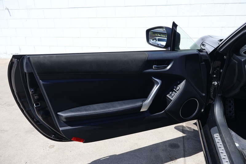 Toyota 86 Vehicle Full-screen Gallery Image 14