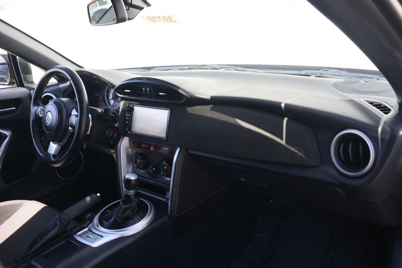 Toyota 86 Vehicle Full-screen Gallery Image 18