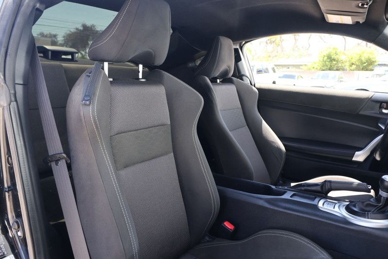 Toyota 86 Vehicle Full-screen Gallery Image 19