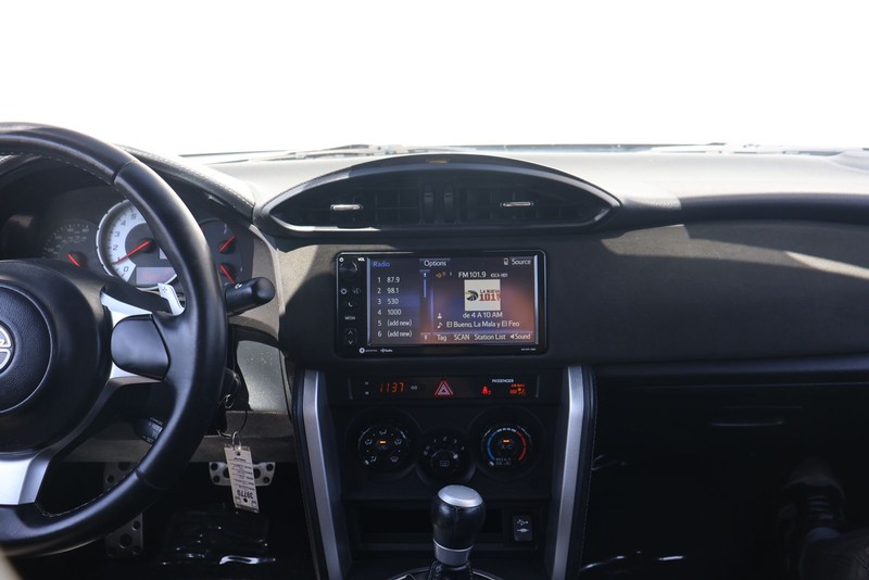 Toyota 86 Vehicle Full-screen Gallery Image 21