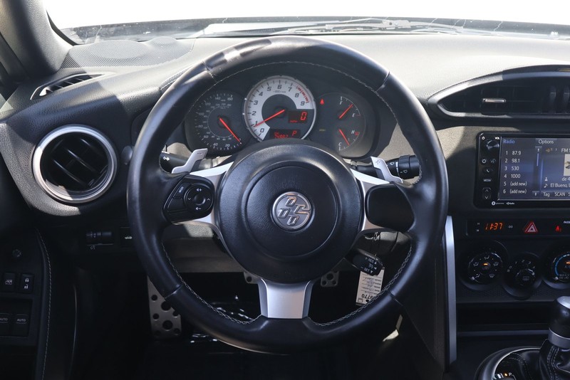 Toyota 86 Vehicle Full-screen Gallery Image 23