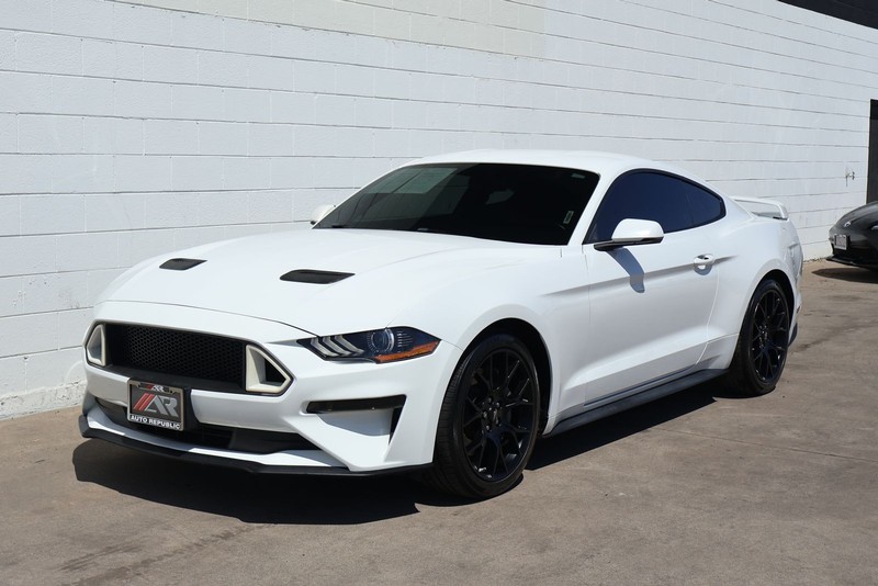 Ford Mustang Vehicle Full-screen Gallery Image 11