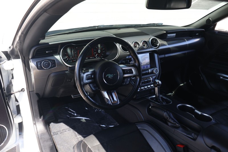 Ford Mustang Vehicle Full-screen Gallery Image 15