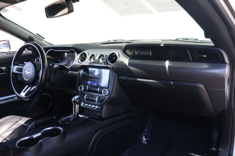 Ford Mustang Vehicle Full-screen Gallery Image 18