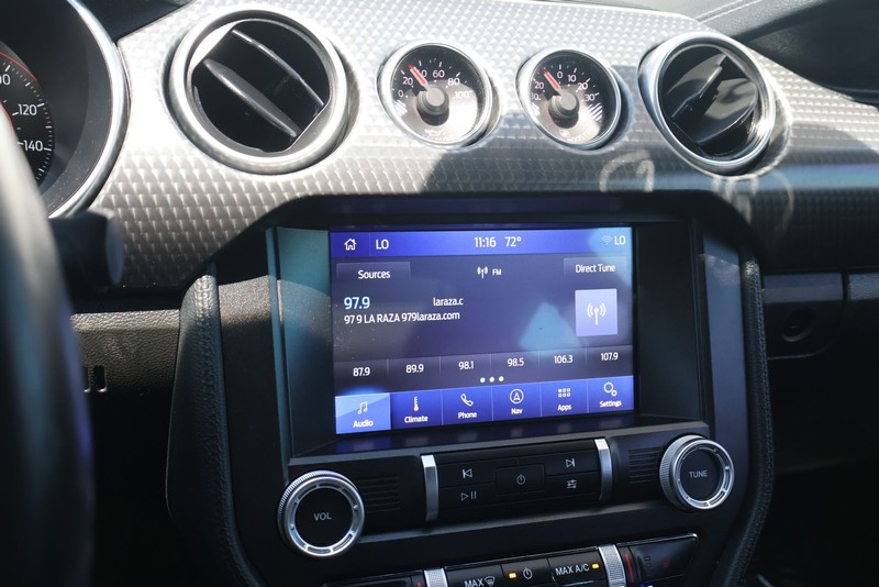 Ford Mustang Vehicle Full-screen Gallery Image 26