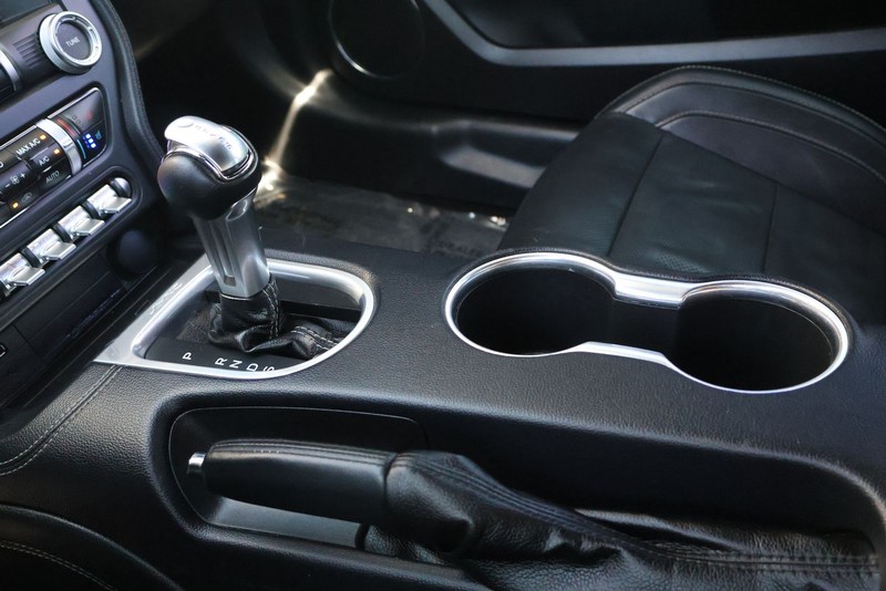 Ford Mustang Vehicle Full-screen Gallery Image 29
