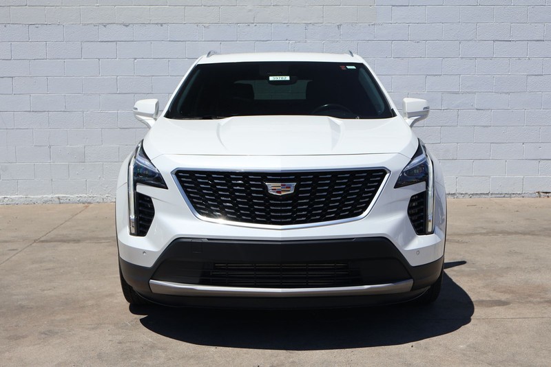Cadillac XT4 Vehicle Full-screen Gallery Image 02