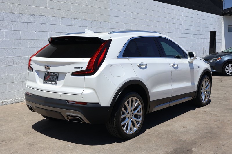 Cadillac XT4 Vehicle Full-screen Gallery Image 05