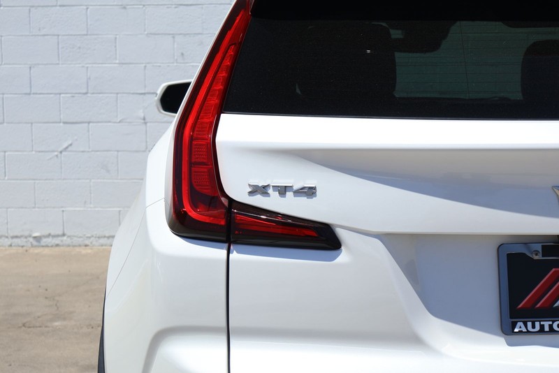 Cadillac XT4 Vehicle Full-screen Gallery Image 07