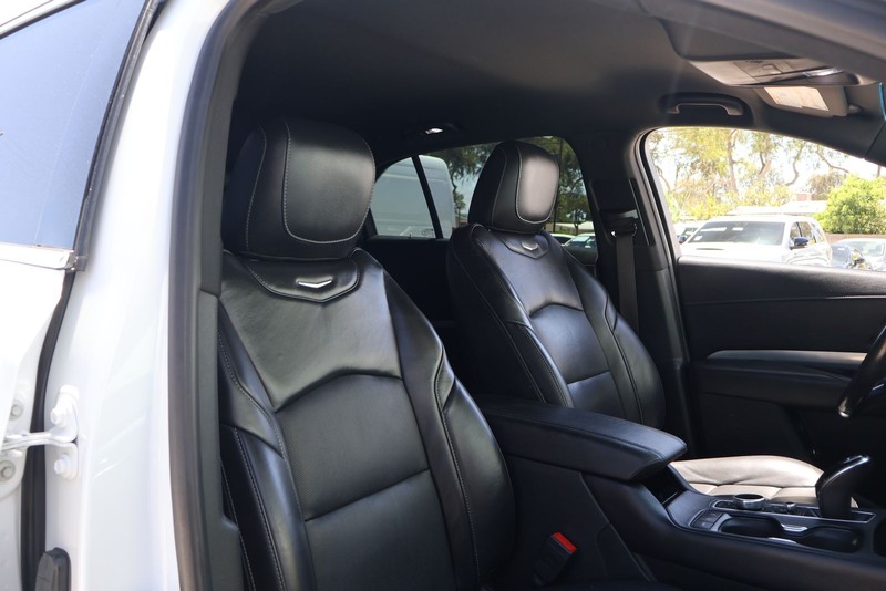 Cadillac XT4 Vehicle Full-screen Gallery Image 19