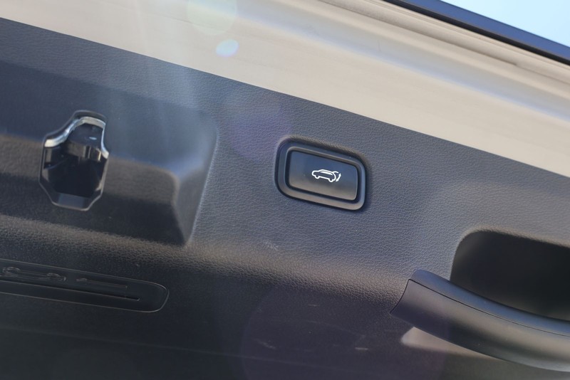 Kia Sportage Vehicle Full-screen Gallery Image 09