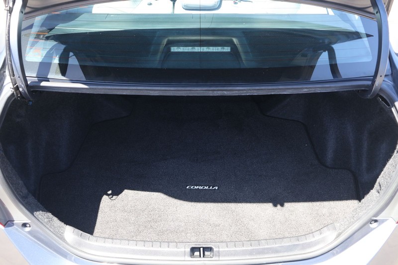 Toyota Corolla Vehicle Full-screen Gallery Image 08