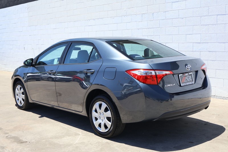 Toyota Corolla Vehicle Full-screen Gallery Image 09