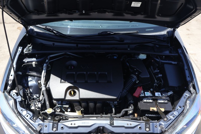 Toyota Corolla Vehicle Full-screen Gallery Image 12