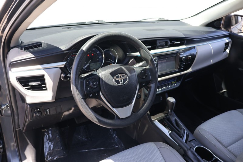 Toyota Corolla Vehicle Full-screen Gallery Image 15