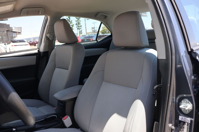 Toyota Corolla Vehicle Full-screen Gallery Image 16