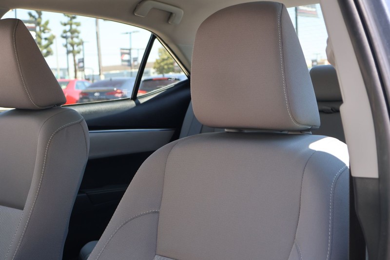 Toyota Corolla Vehicle Full-screen Gallery Image 17