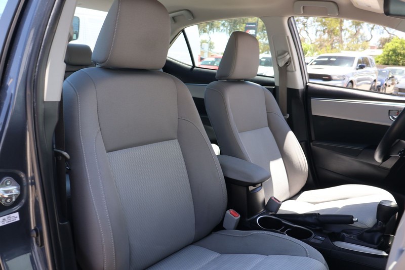 Toyota Corolla Vehicle Full-screen Gallery Image 19