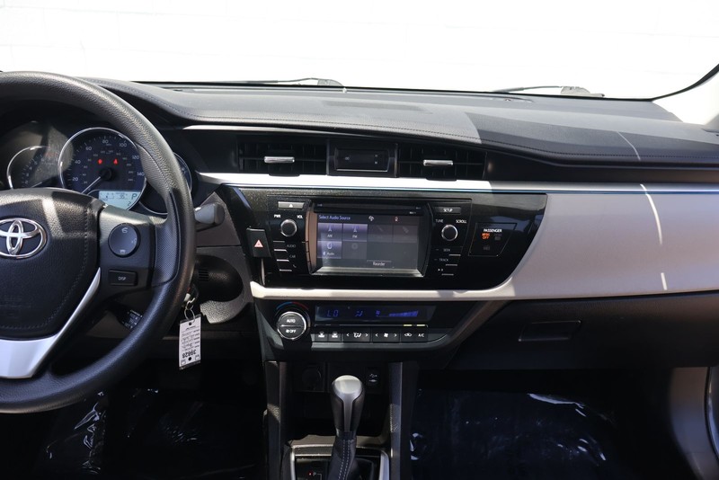 Toyota Corolla Vehicle Full-screen Gallery Image 26