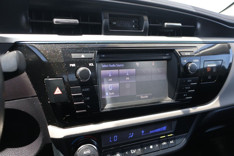 Toyota Corolla Vehicle Full-screen Gallery Image 27