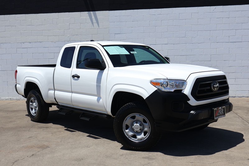 Toyota Tacoma 4WD Vehicle Full-screen Gallery Image 02