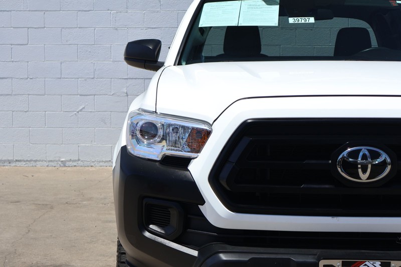 Toyota Tacoma 4WD Vehicle Full-screen Gallery Image 04