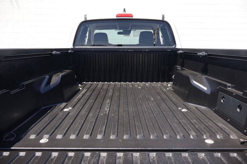 Toyota Tacoma 4WD Vehicle Full-screen Gallery Image 08