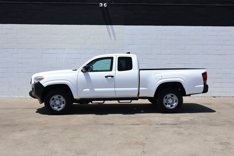 Toyota Tacoma 4WD Vehicle Full-screen Gallery Image 10