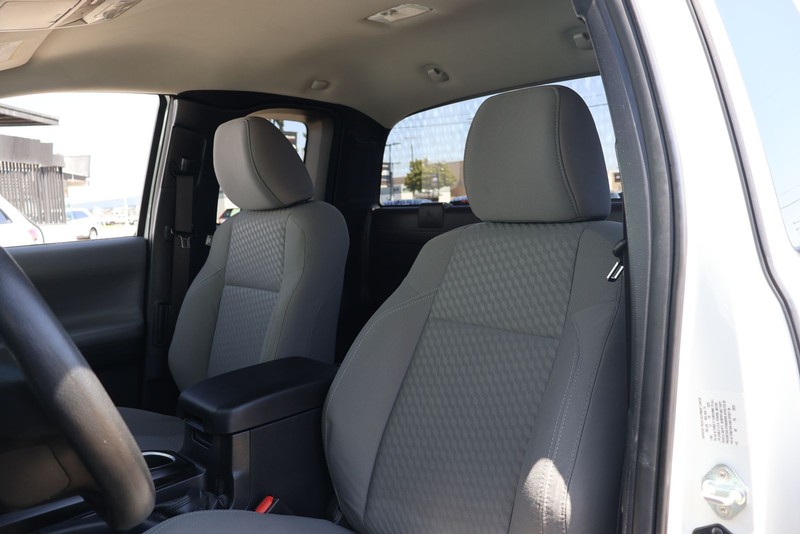 Toyota Tacoma 4WD Vehicle Full-screen Gallery Image 16