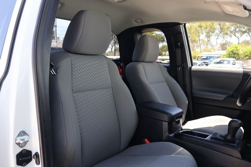 Toyota Tacoma 4WD Vehicle Full-screen Gallery Image 19
