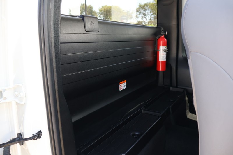 Toyota Tacoma 4WD Vehicle Full-screen Gallery Image 20
