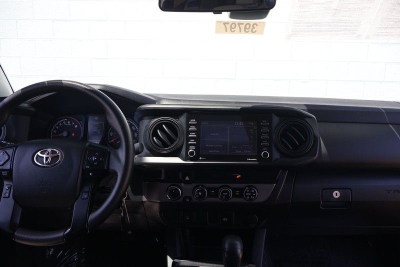 Toyota Tacoma 4WD Vehicle Full-screen Gallery Image 21