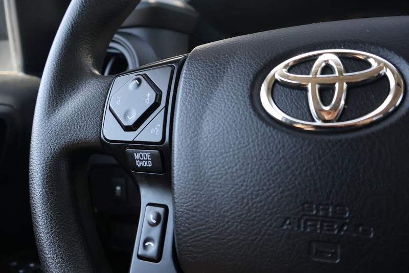 Toyota Tacoma 4WD Vehicle Full-screen Gallery Image 24