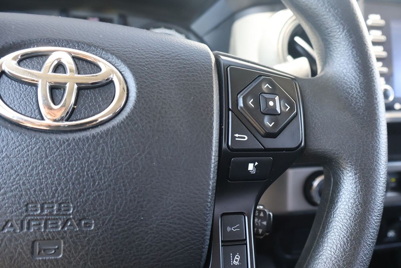 Toyota Tacoma 4WD Vehicle Full-screen Gallery Image 25
