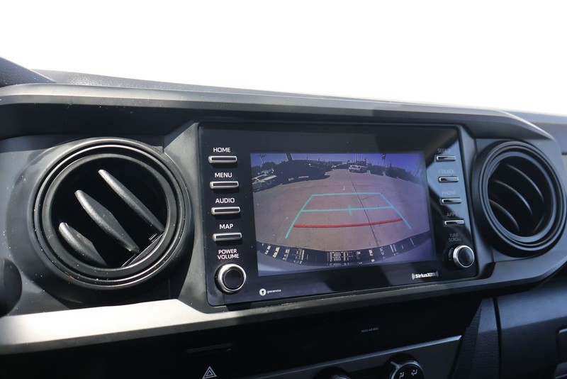 Toyota Tacoma 4WD Vehicle Full-screen Gallery Image 28