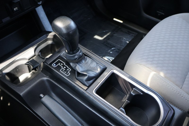Toyota Tacoma 4WD Vehicle Full-screen Gallery Image 30