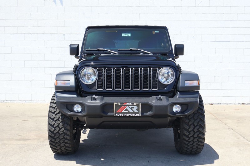Jeep Wrangler Vehicle Full-screen Gallery Image 02