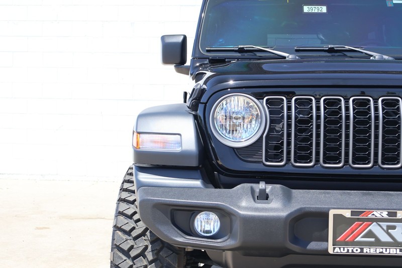 Jeep Wrangler Vehicle Full-screen Gallery Image 03