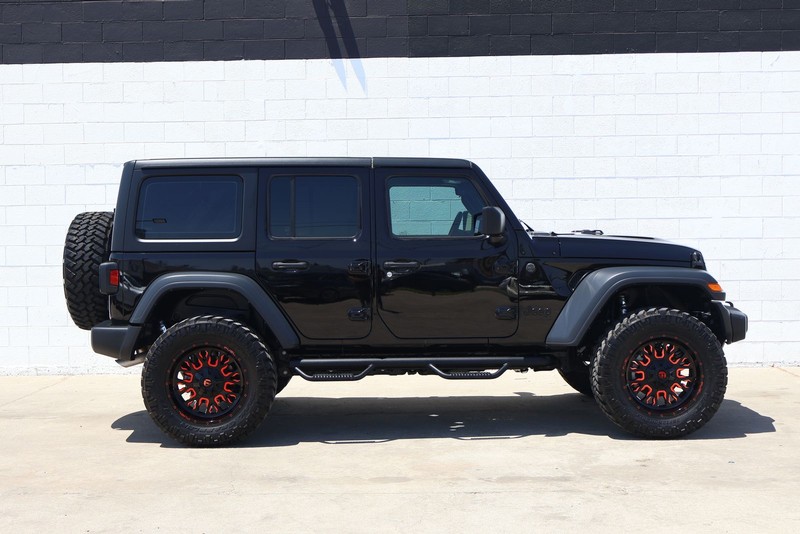 Jeep Wrangler Vehicle Full-screen Gallery Image 04