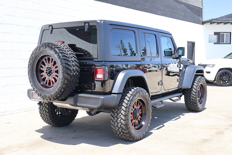 Jeep Wrangler Vehicle Full-screen Gallery Image 05