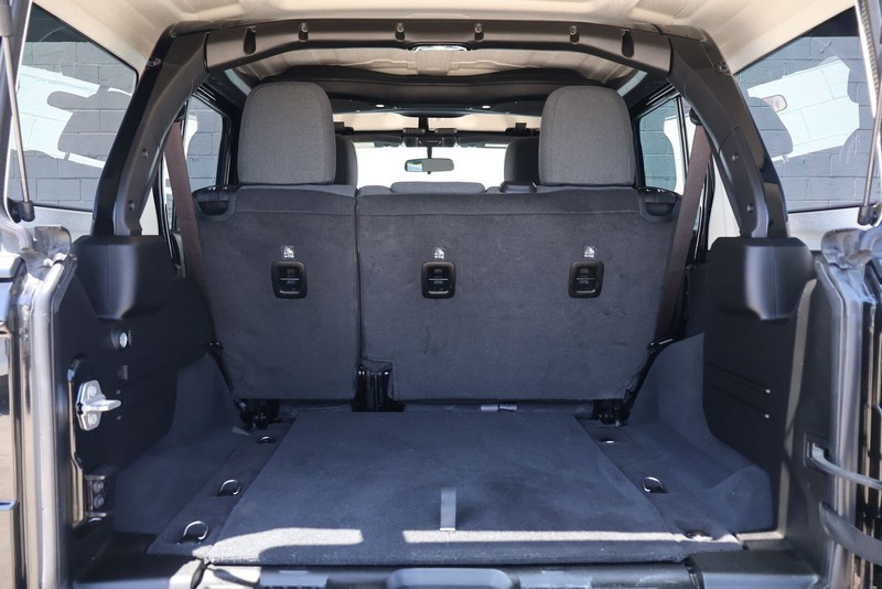 Jeep Wrangler Vehicle Full-screen Gallery Image 08