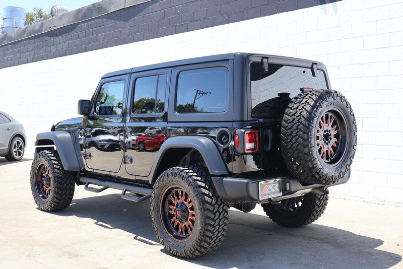 Jeep Wrangler Vehicle Full-screen Gallery Image 09