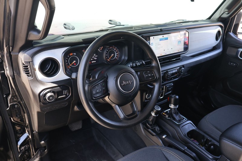 Jeep Wrangler Vehicle Full-screen Gallery Image 15